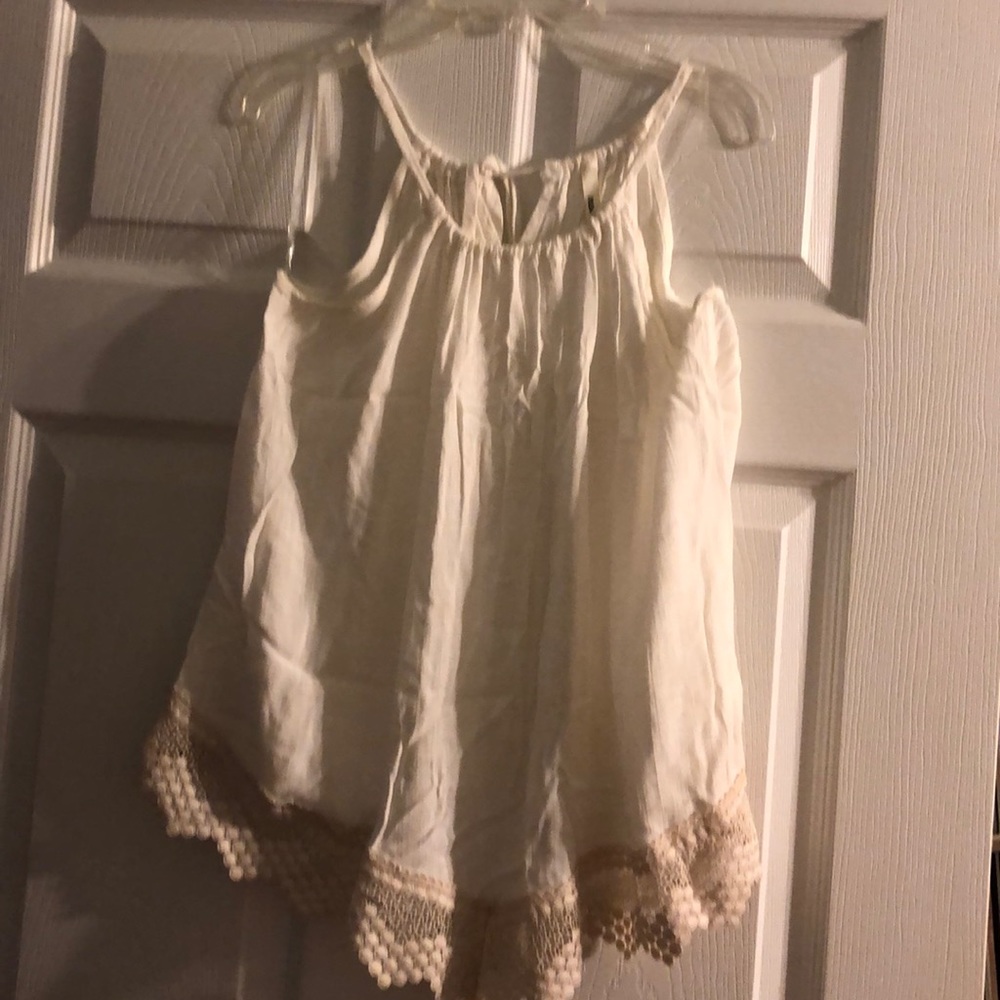 Boutique linen looking top with eyelet trim